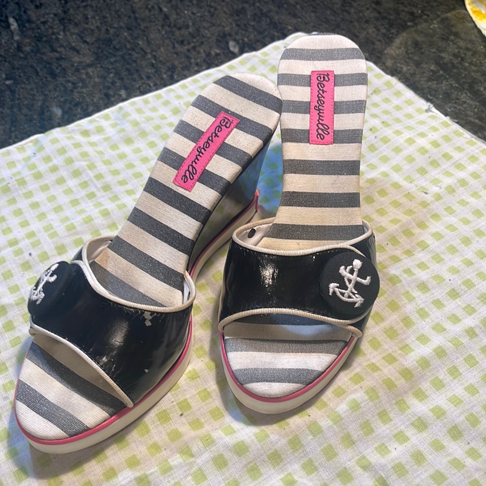 BETSEYVILLE WEDGE SANDALS Size 7 1/2